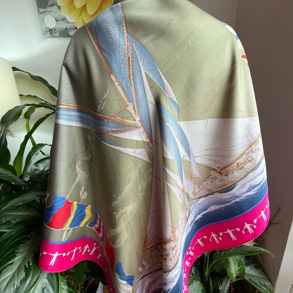 Hermès EN COURSE Silk Scarf. - Picture 5 of 16